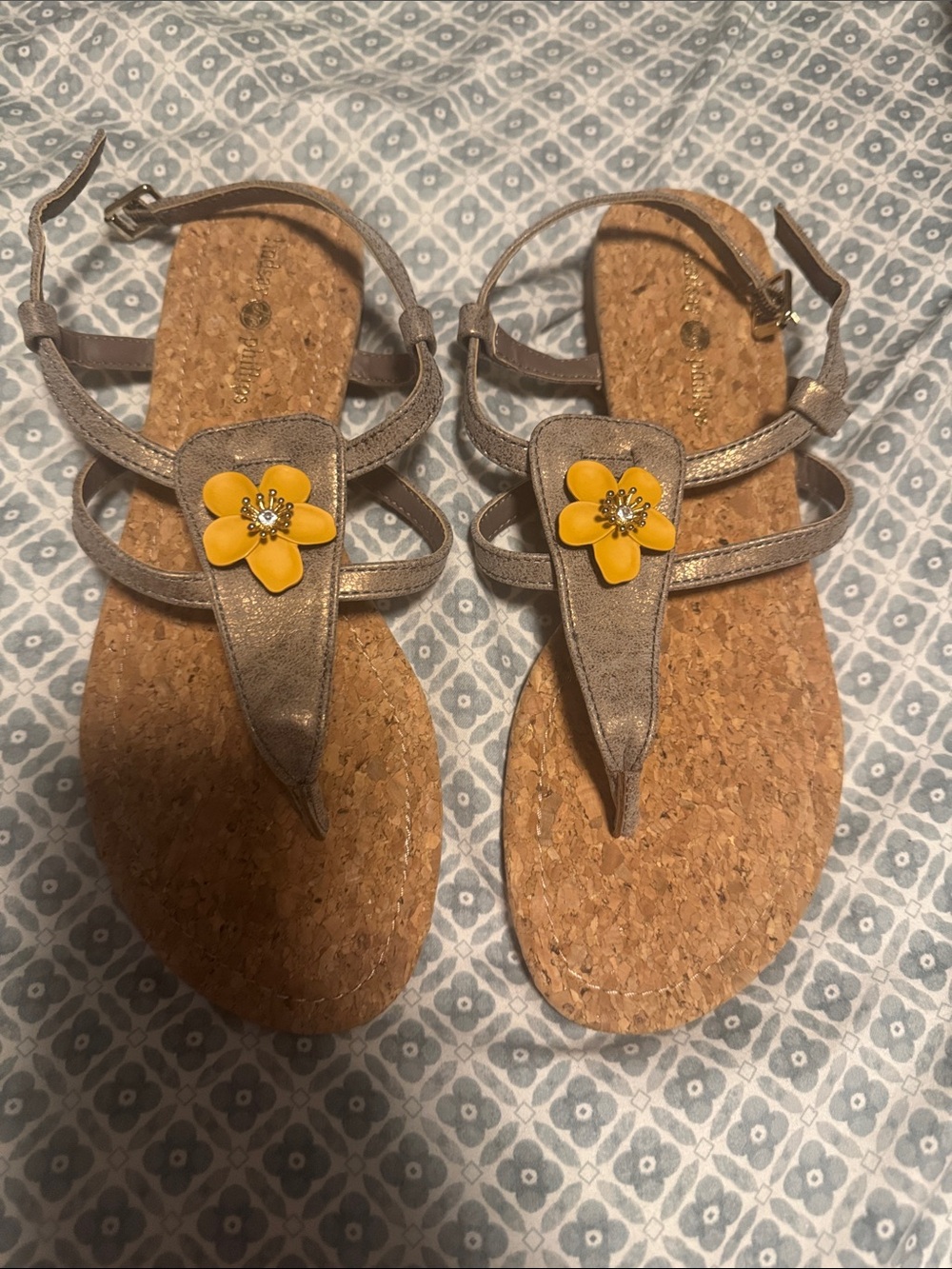 Lindsay Phillips Madelyn switch flops